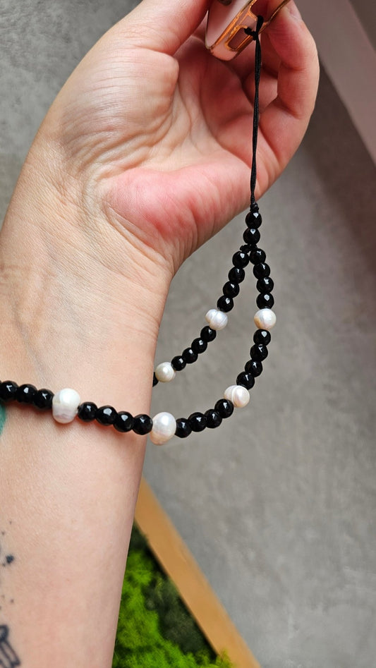 Onyx & Freshwater Pearl Phone Charm – Minimalist Elegance - BellishOnyx & Freshwater Pearl Phone Charm – Minimalist Elegance