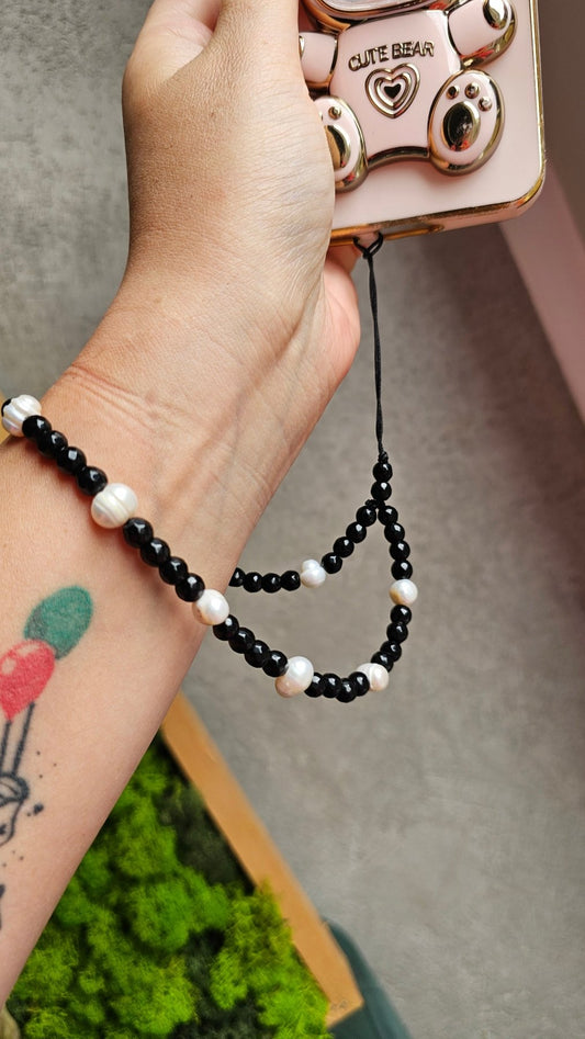Onyx & Freshwater Pearl Phone Charm – Minimalist Elegance - BellishOnyx & Freshwater Pearl Phone Charm – Minimalist Elegance
