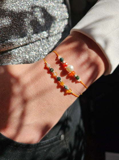 Handmade Gemini zodiac bracelet with natural agate and quartz
Adjustable gemstone bracelet with silver slider – perfect Gemini gift
Feminine astrology bracelet with pearls for clarity and balance
Elegant Gemini birthstone bracelet – ideal for June birthdays
Close-up of agate, quartz and pearl details on zodiac bracelet
