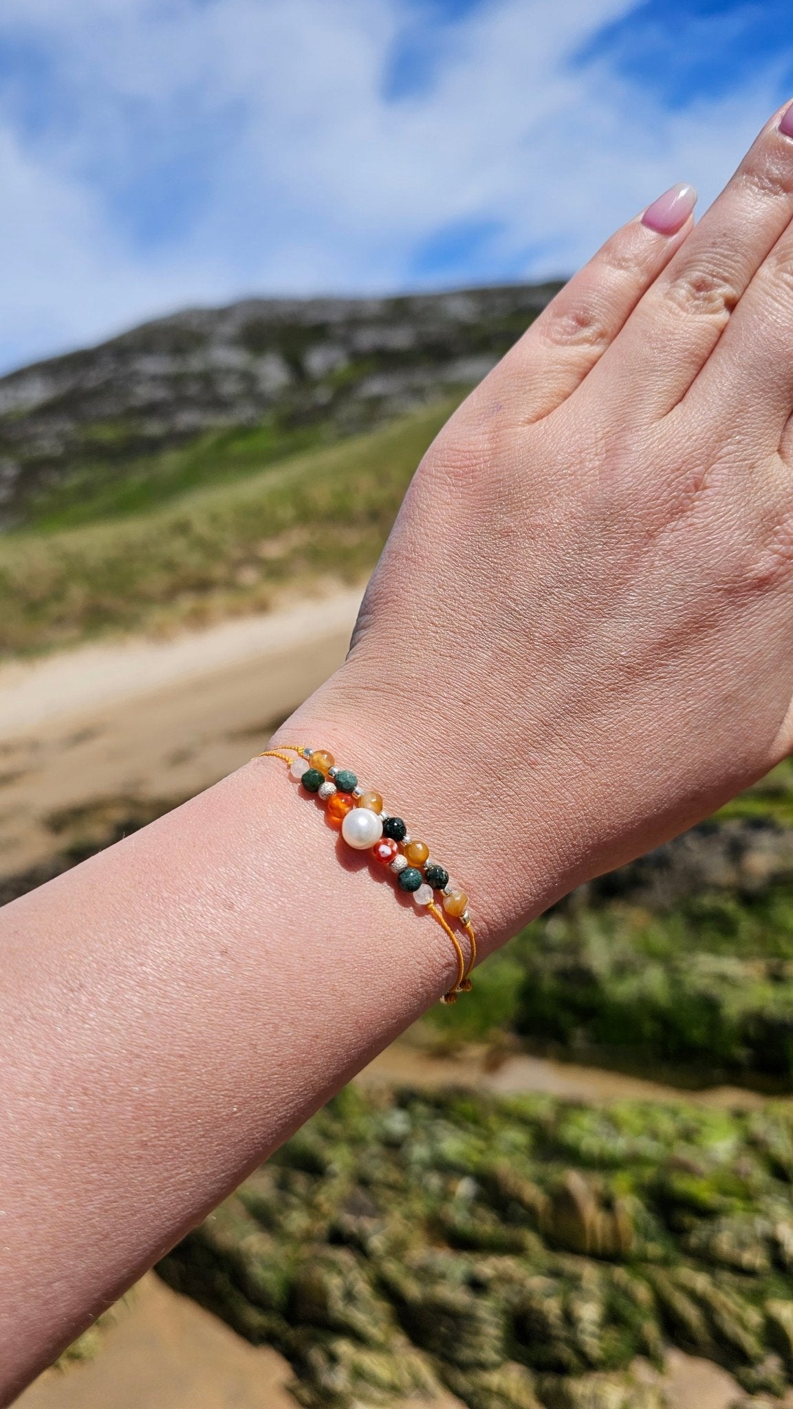 Handcrafted Gemini Zodiac Bracelet featuring natural agate and quartz gemstones on an adjustable silver cord, symbolising clarity, adaptability, and mental sharpness.