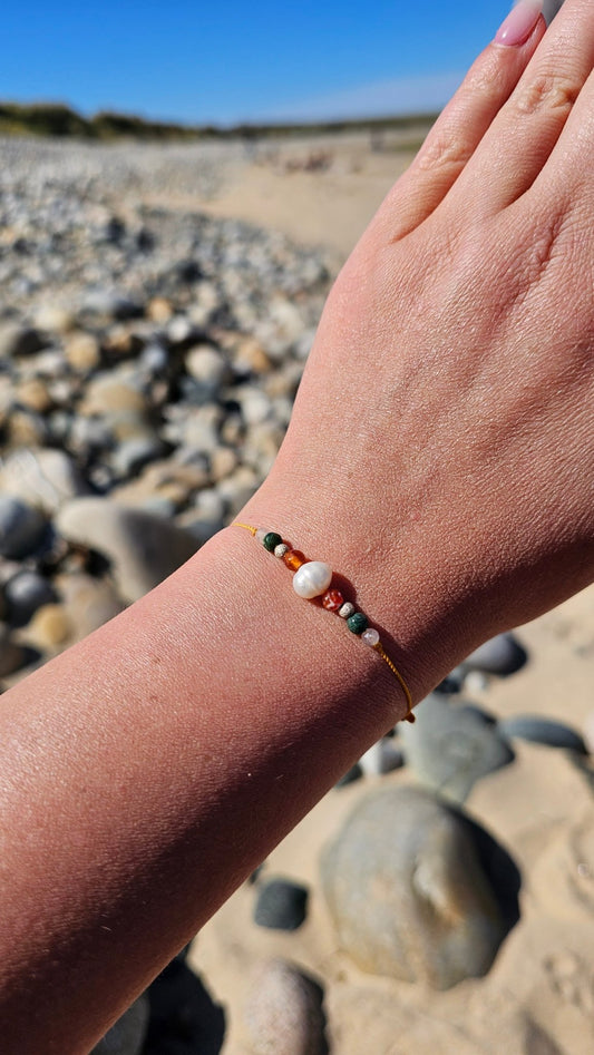 Handcrafted Gemini Zodiac Bracelet featuring natural agate and quartz gemstones on an adjustable silver cord, symbolising clarity, adaptability, and mental sharpness.
