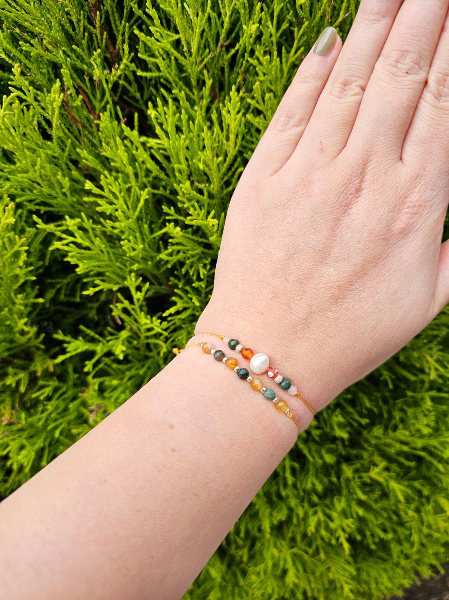 Handcrafted Gemini Zodiac Bracelet featuring natural agate and quartz gemstones on an adjustable silver cord, symbolising clarity, adaptability, and mental sharpness.