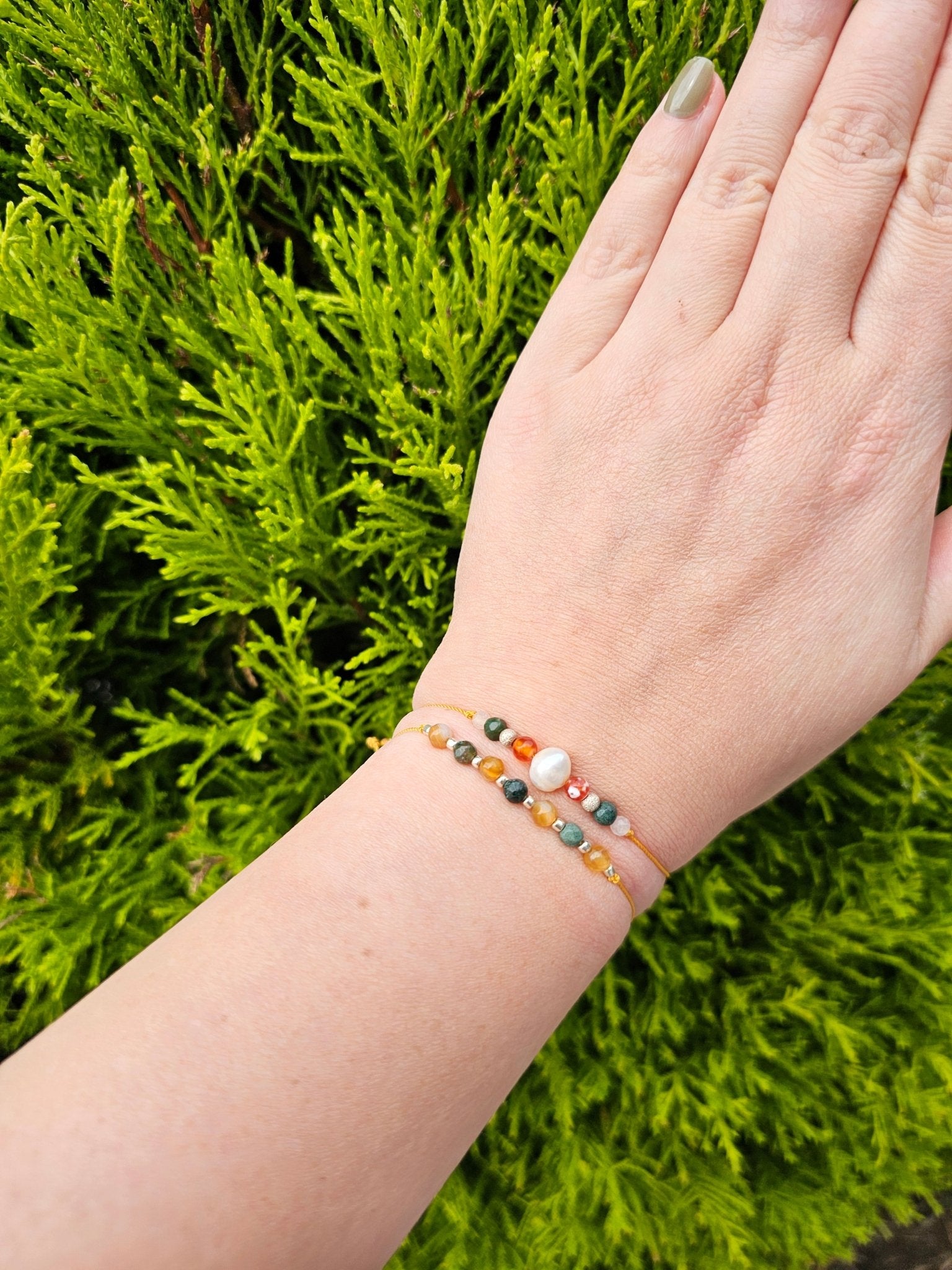 Handcrafted Gemini Zodiac Bracelet featuring natural agate and quartz gemstones on an adjustable silver cord, symbolising clarity, adaptability, and mental sharpness.