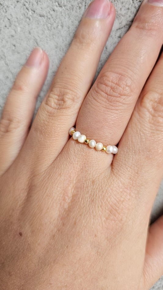 Golden Dew - Freshwater pearl Elastic Ring - BellishGolden Dew - Freshwater pearl Elastic Ring