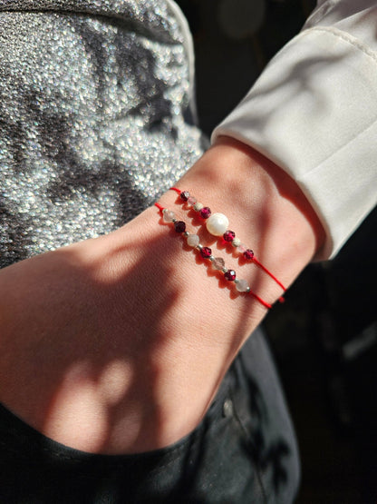 Leo zodiac bracelet with garnet, labradorite and pearl gemstones