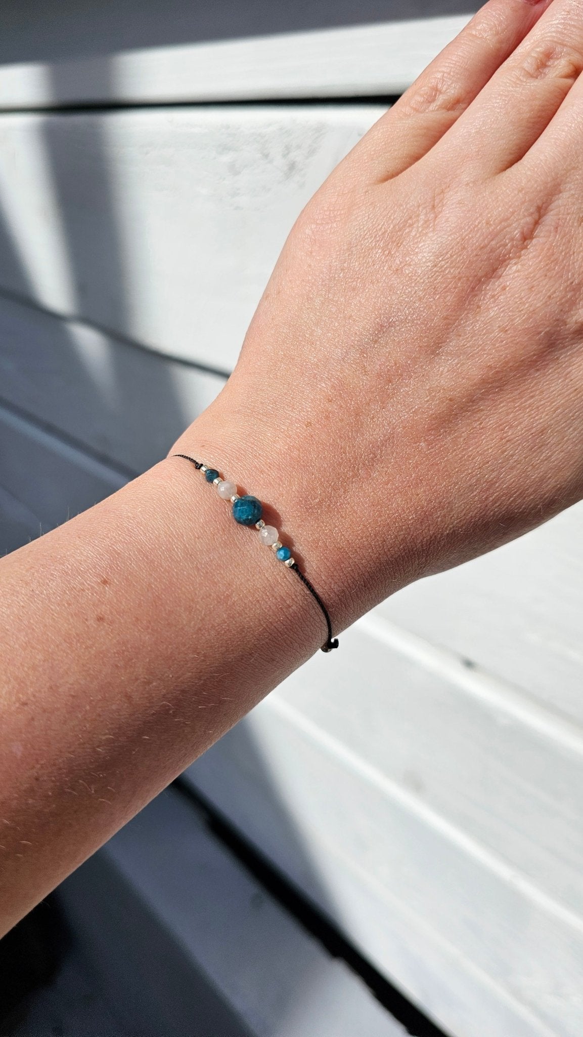 Handmade lucky bracelet with Apatite and Moonstone for healing and protection
Emotional healing bracelet with red string and natural gemstones
Adjustable lucky bracelet for balance and spiritual clarity
Close-up of Apatite and Moonstone charm bracelet – handmade in Ireland
Gift-wrapped energy bracelet for intuition, peace and inner growth
