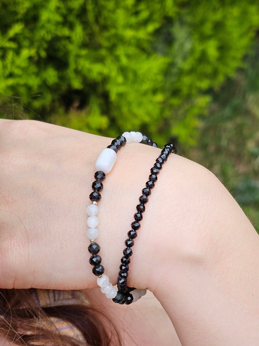 Moonstone & Black Onyx Bracelet 4mm – Strength, Elegance & Timeless Energy - BellishMoonstone & Black Onyx Bracelet 4mm – Strength, Elegance & Timeless Energy