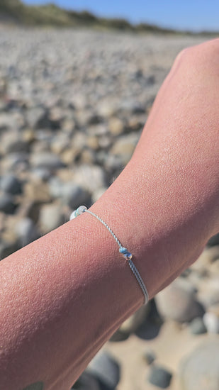 Virgo zodiac bracelet with amazonite, moonstone and pearl
Feminine handmade bracelet for wisdom and emotional balance
Adjustable silk cord Virgo bracelet with sterling silver details
August September birthday gift for Virgo woman
Close-up of spiritual Virgo zodiac bracelet – calming and elegant